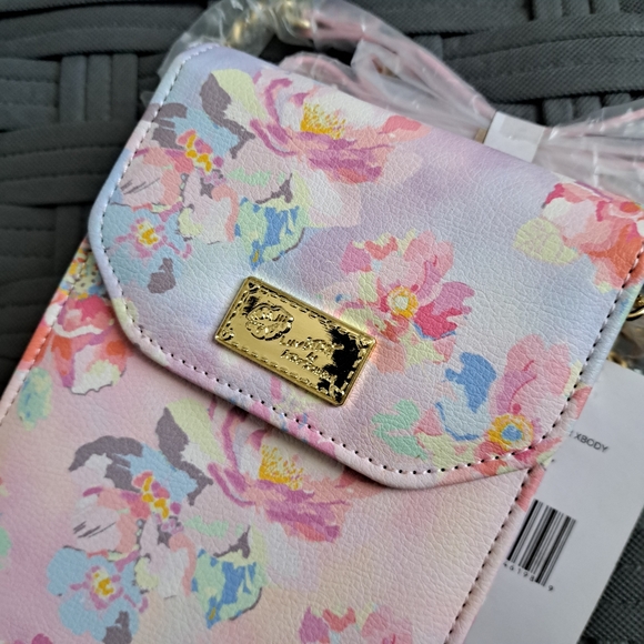 Luv Betsey By Betsey Johnson Darcey Phone Holder Crossbody Purse NWT - Picture 9 of 9